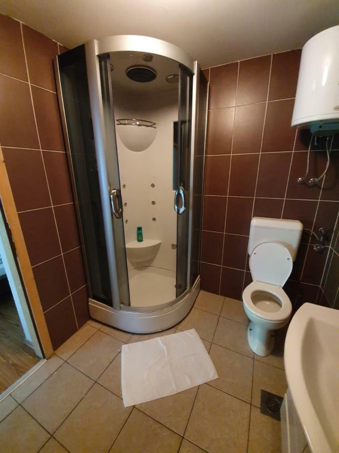 Damir Emir Hotell Tuzla Rum bild